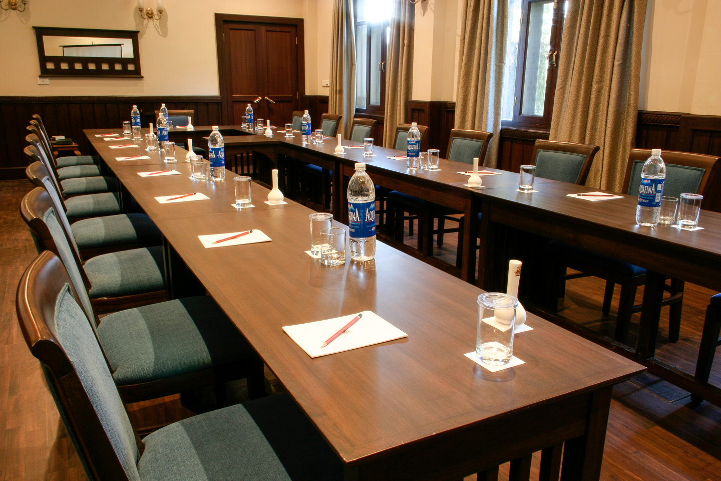 The conference room has a flexible furniture layout.