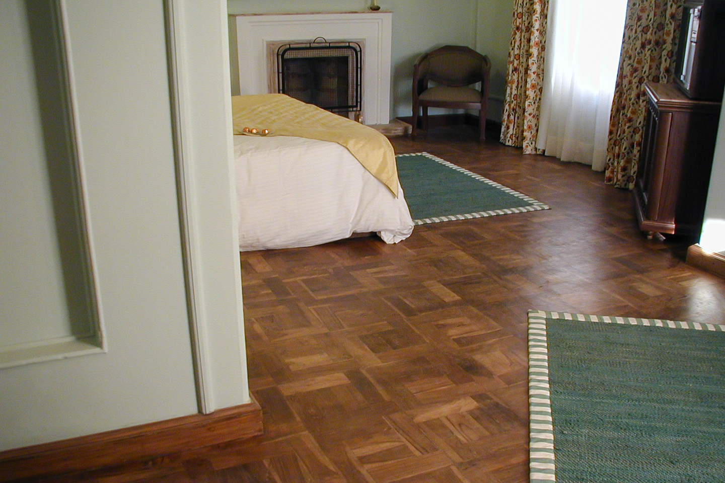 The green guest room has pale green walls with white highlights.